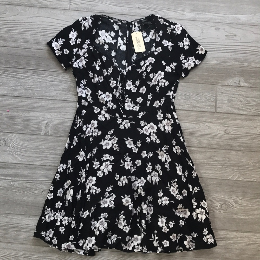 NWT Short black heather grey floral dress